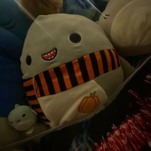 Squishmallow fall scarf Gordon the shark
